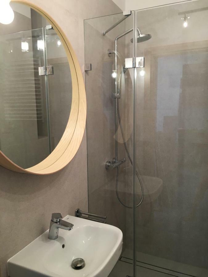 Shoq With Private Parking Apartment Krakow