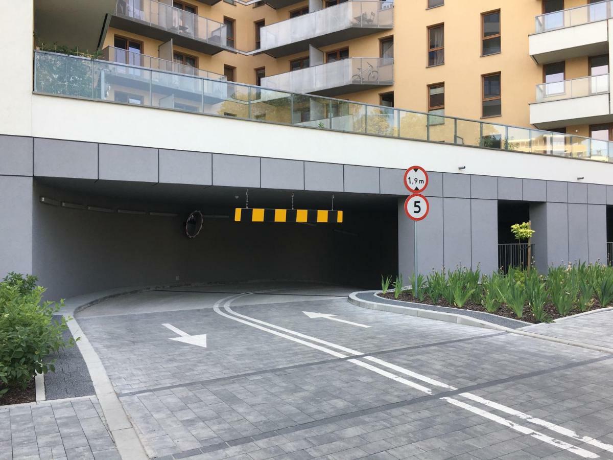 Shoq With Private Parking Apartment